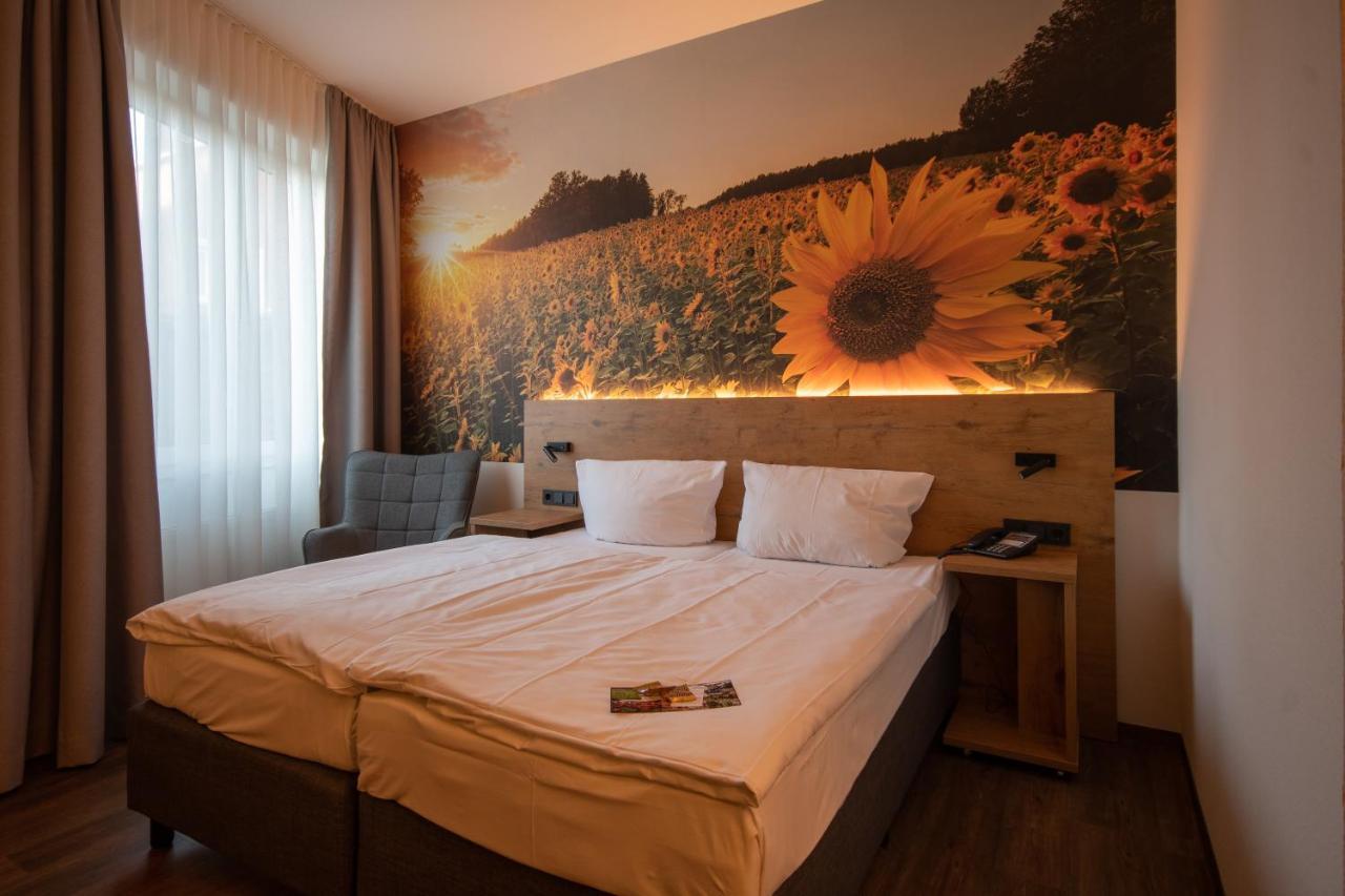 Hotel Stadt Аурих Экстерьер фото
